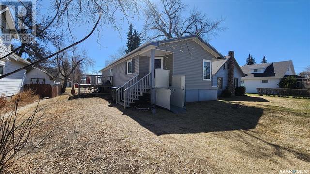 147 6th Avenue E, Home with 2 bedrooms, 2 bathrooms and null parking in Melville SK | Image 1
