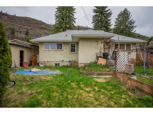 745 11th Avenue, House detached with 3 bedrooms, 2 bathrooms and 3 parking in Montrose BC | Image 26