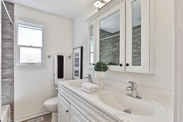 81 Maxome Ave, House detached with 3 bedrooms, 2 bathrooms and 5 parking in Toronto ON | Image 11