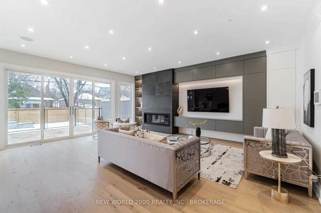44 Monkton Ave, House detached with 4 bedrooms, 5 bathrooms and 5 parking in Toronto ON | Image 2