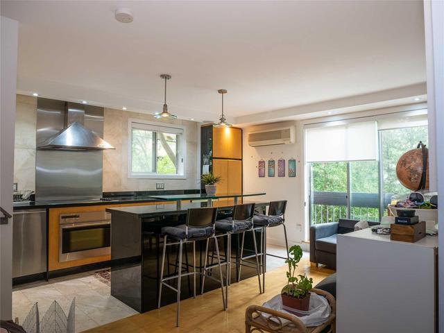 Th#6 - 28 Admiral Rd, Townhouse with 4 bedrooms, 3 bathrooms and 1 parking in Toronto ON | Image 2