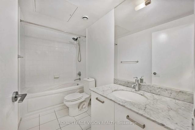 1001 - 832 Bay St, Condo with 1 bedrooms, 1 bathrooms and 0 parking in Toronto ON | Image 8