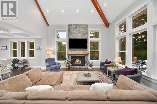 Vaulted Ceiling Living Area | Image 6