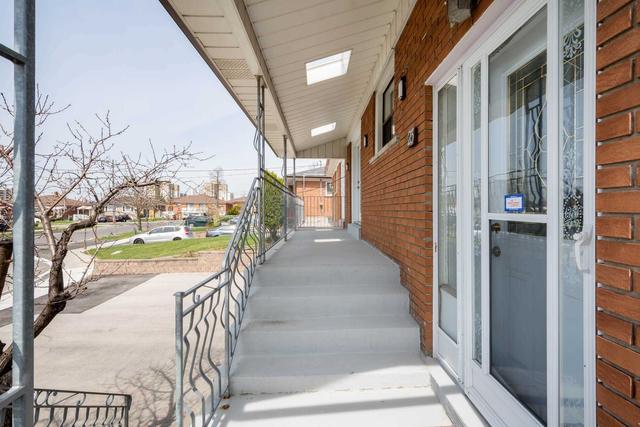 23 Friary Crt, House semidetached with 3 bedrooms, 2 bathrooms and 5 parking in Toronto ON | Image 34