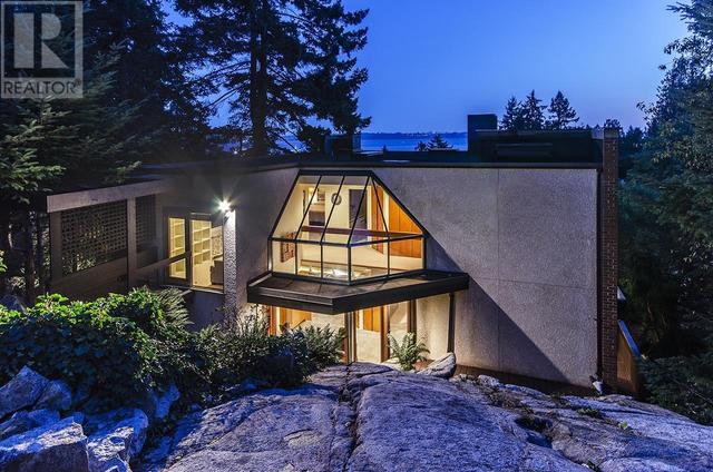 4651 Marine Drive, House detached with 4 bedrooms, 3 bathrooms and 2 parking in West Vancouver BC | Image 38