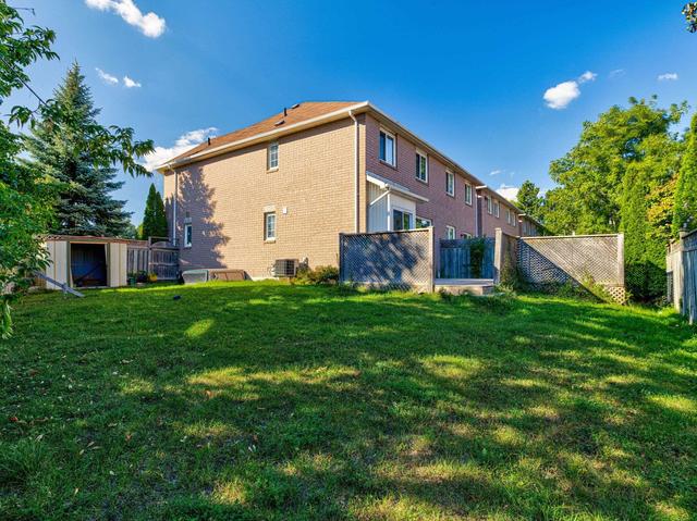 1 Kenwood Dr S, Townhouse with 3 bedrooms, 3 bathrooms and 2 parking in Brampton ON | Image 3
