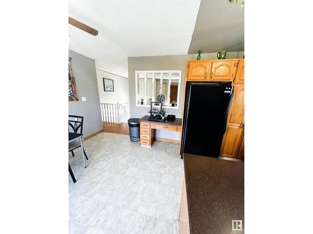 4313 51 St, House detached with 4 bedrooms, 2 bathrooms and null parking in Smoky Lake AB | Image 9