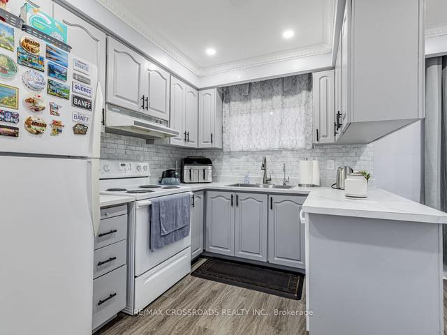 141 Ardwick Blvd, House semidetached with 3 bedrooms, 4 bathrooms and 3 parking in Toronto ON | Image 3