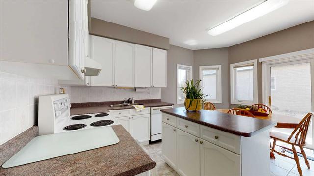 49 Candlelight Crt, House detached with 2 bedrooms, 3 bathrooms and 3 parking in Scugog ON | Image 4