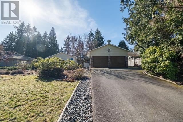 749 Canyon Crescent Rd, House detached with 4 bedrooms, 3 bathrooms and 5 parking in Qualicum Beach BC | Image 3