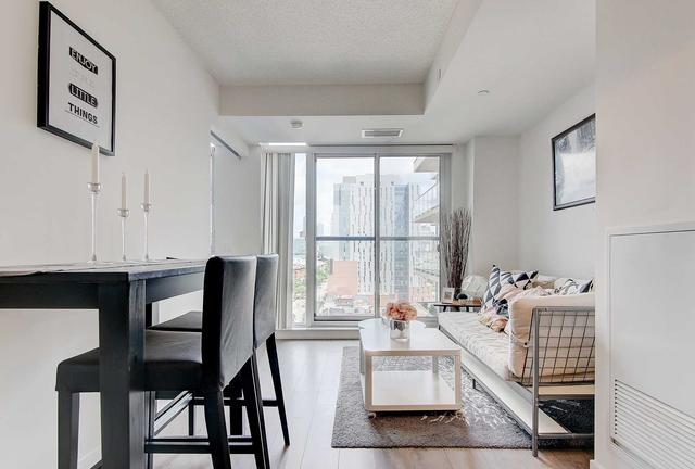 1202 - 297 College St, Condo with 1 bedrooms, 1 bathrooms and 0 parking in Toronto ON | Image 3
