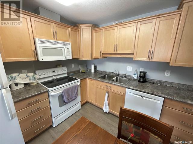 401 - 2006 7th Street, Condo with 2 bedrooms, 1 bathrooms and null parking in Rosthern SK | Image 4