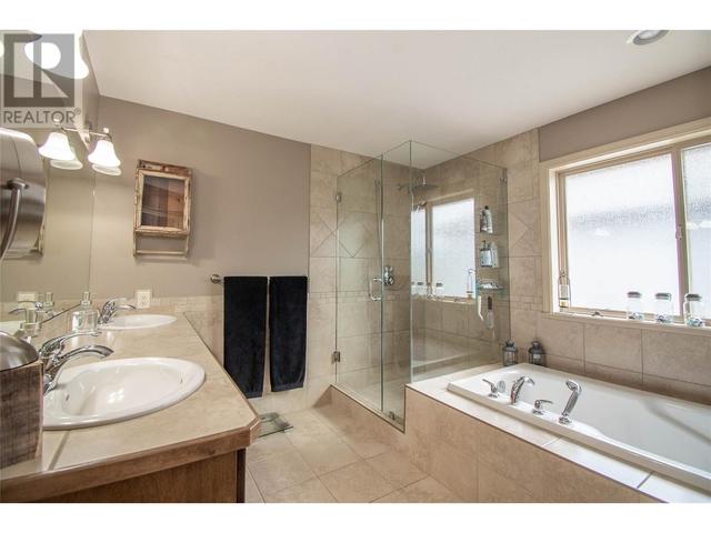 1377 Kendra Court, House detached with 4 bedrooms, 3 bathrooms and 6 parking in Kelowna BC | Image 21