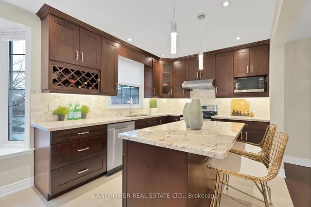 11 Stonedale Plwy, Townhouse with 3 bedrooms, 3 bathrooms and 2 parking in Toronto ON | Image 9