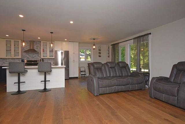 46 Lannan Dr, House detached with 3 bedrooms, 3 bathrooms and 7 parking in Tiny ON | Image 3