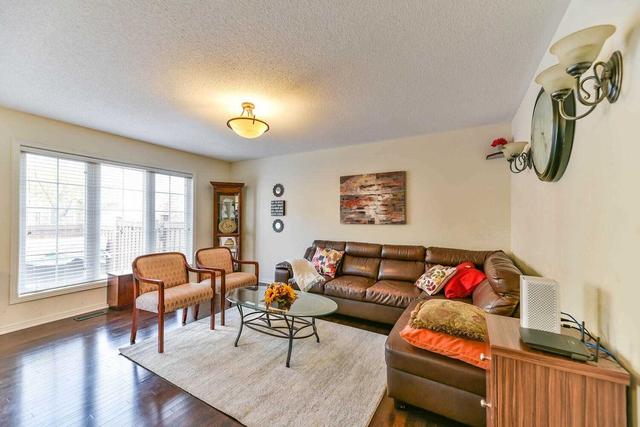 3 Peachill Crt, House semidetached with 4 bedrooms, 3 bathrooms and 3 parking in Brampton ON | Image 6