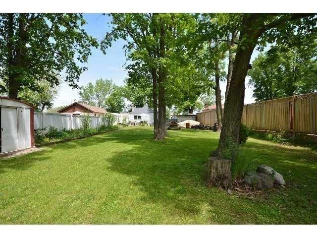 690 Barton St, House detached with 2 bedrooms, 1 bathrooms and 7 parking in Hamilton ON | Image 6