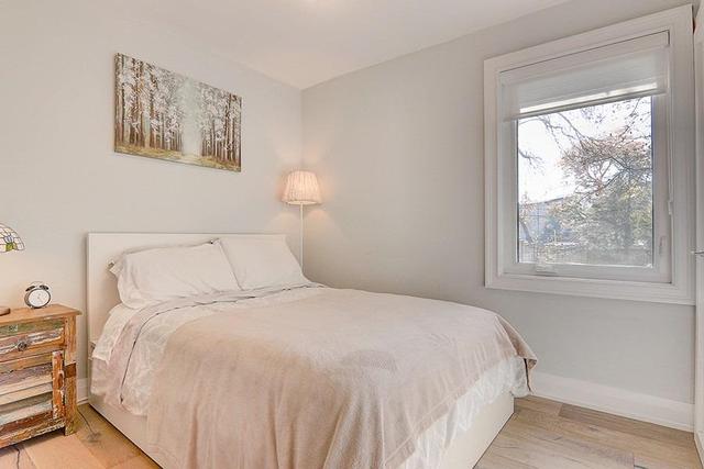 8 Thirty First St, House detached with 3 bedrooms, 2 bathrooms and 2 parking in Toronto ON | Image 5