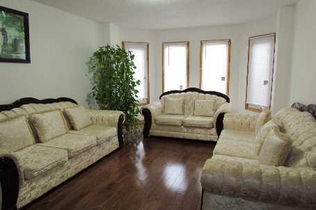 363 Harrowsmith Dr, House detached with 4 bedrooms, 4 bathrooms and 4 parking in Mississauga ON | Image 2