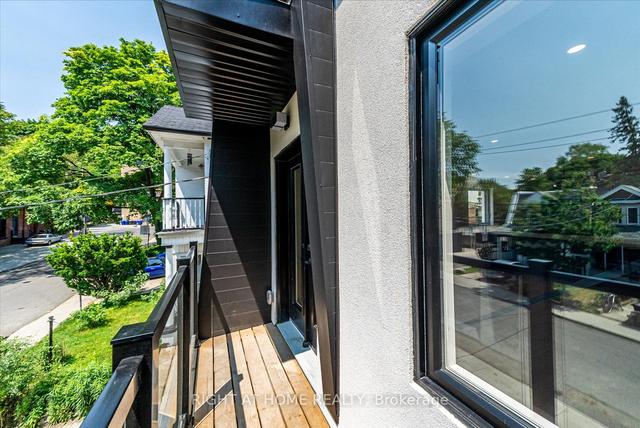 3 - 369 Howland Ave, Condo with 2 bedrooms, 1 bathrooms and 0 parking in Toronto ON | Image 5