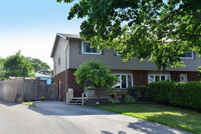 22 Wedgewood Ave, House semidetached with 4 bedrooms, 2 bathrooms and 3 parking in Hamilton ON | Image 1