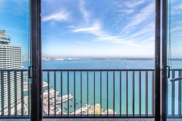 3211 - 33 Harbour Sq, Condo with 1 bedrooms, 1 bathrooms and 1 parking in Toronto ON | Image 13