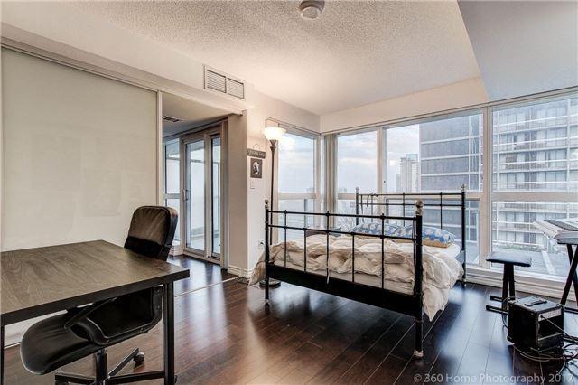 1509 - 386 Yonge St, Condo with 2 bedrooms, 2 bathrooms and 1 parking in Toronto ON | Image 12