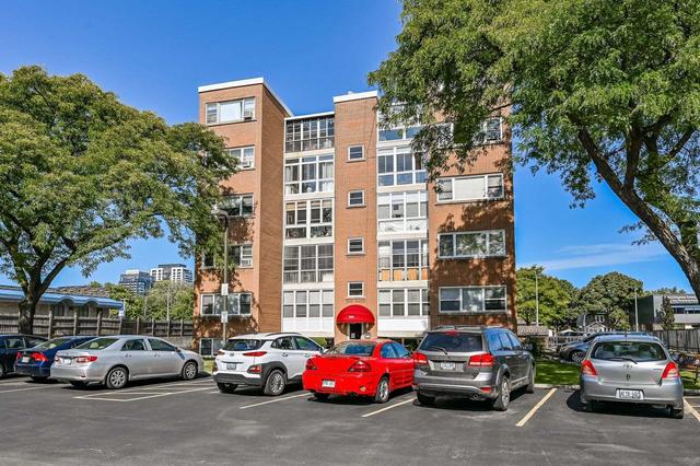 20 - 824 Brant St, Condo with 2 bedrooms, 1 bathrooms and 1 parking in Burlington ON | Image 1