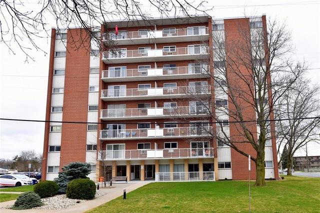 602 - 8 Woodman Drive S, Condo with 2 bedrooms, 1 bathrooms and 1 parking in Hamilton ON | Image 2