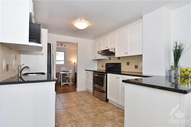 207 Ridgepark Private, Townhouse with 3 bedrooms, 3 bathrooms and 1 parking in Ottawa ON | Image 6
