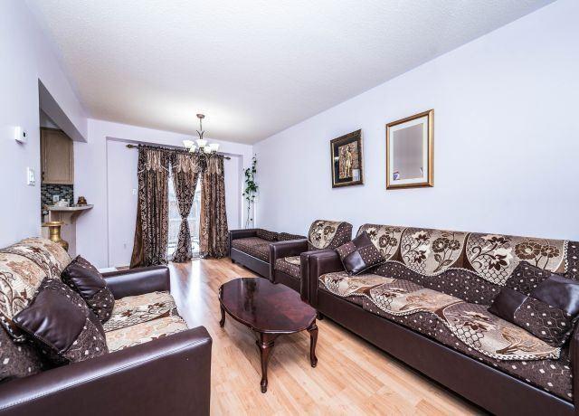 34 Brisbane Crt, Townhouse with 3 bedrooms, 3 bathrooms and 1 parking in Brampton ON | Image 5