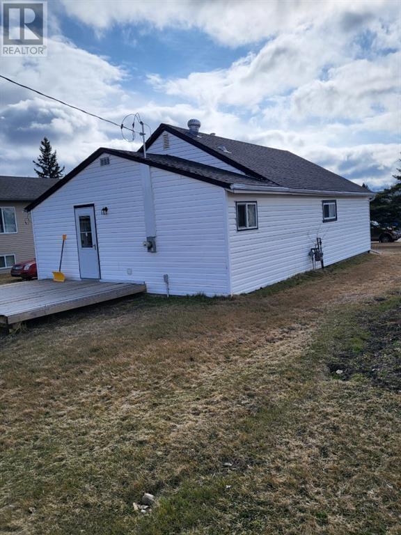 914 6th Avenue, House detached with 2 bedrooms, 1 bathrooms and 4 parking in Beaverlodge AB | Image 17