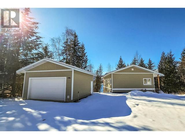 441 Galena Shores Road, House detached with 5 bedrooms, 3 bathrooms and 2 parking in Columbia Shuswap B BC | Image 37