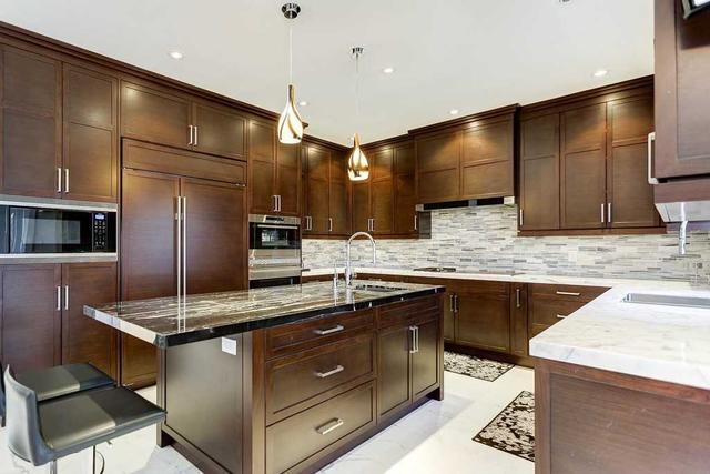 216 Dunview Ave, House detached with 5 bedrooms, 8 bathrooms and 9 parking in Toronto ON | Image 4