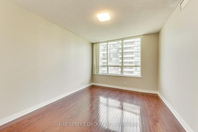 2008 - 23 Hollywood Ave, Condo with 2 bedrooms, 2 bathrooms and 1 parking in Toronto ON | Image 11