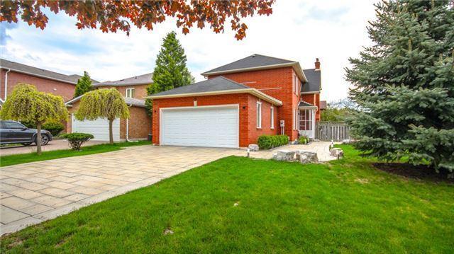 86 Mary Elizabeth Cres, House detached with 3 bedrooms, 4 bathrooms and 4 parking in Markham ON | Image 2