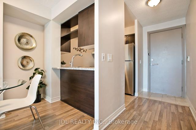 2706 - 60 Town Centre Crt, Condo with 1 bedrooms, 1 bathrooms and 1 parking in Toronto ON | Image 2