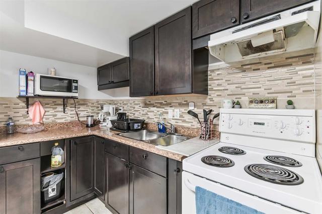 13 Lippincott St W, House detached with 3 bedrooms, 3 bathrooms and 4 parking in Toronto ON | Image 26