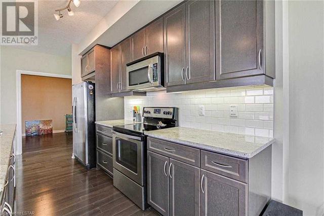 1004 - 330 Ridout St, Condo with 2 bedrooms, 2 bathrooms and 2 parking in London ON | Image 6