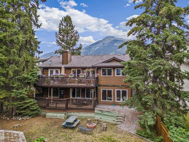 3 Cougar Court, House detached with 5 bedrooms, 3 bathrooms and 4 parking in Canmore AB | Image 2