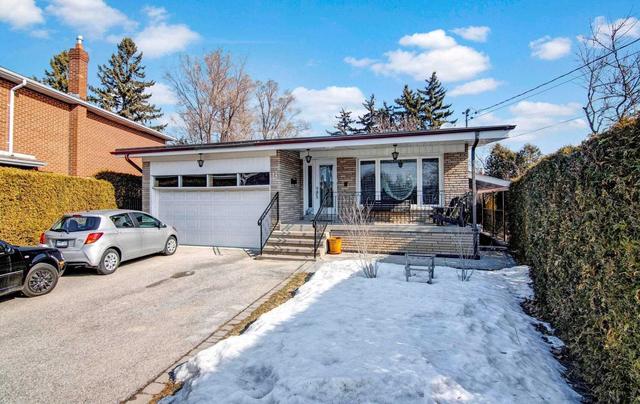 17 Midvale Rd, House detached with 4 bedrooms, 4 bathrooms and 7 parking in Toronto ON | Image 1