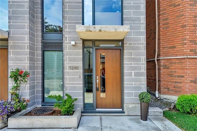 1248 Dundas St E, Townhouse with 3 bedrooms, 3 bathrooms and 1 parking in Toronto ON | Image 2