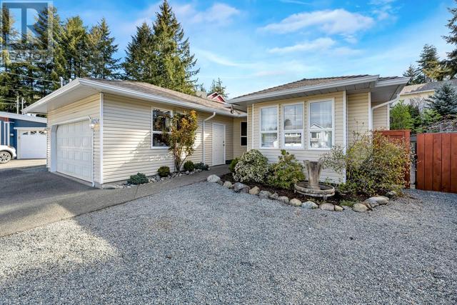 210 Cowichan Ave, House detached with 3 bedrooms, 2 bathrooms and 4 parking in Lake Cowichan BC | Image 2