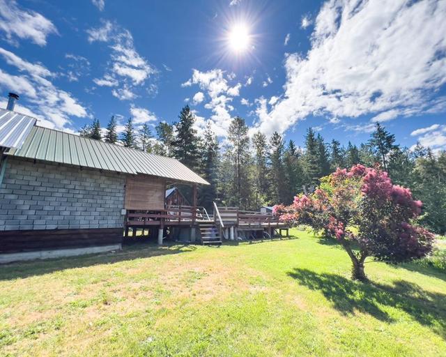 589 Sagacious Road, House detached with 2 bedrooms, 1 bathrooms and null parking in Columbia Shuswap B BC | Image 31