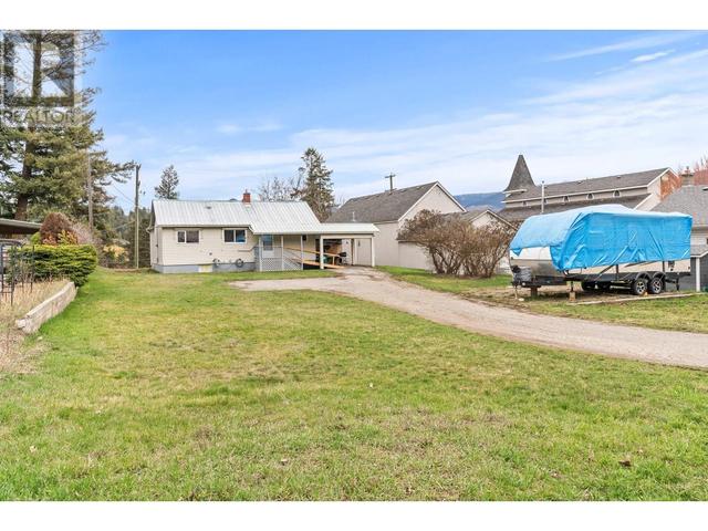2218 Park Avenue, House detached with 2 bedrooms, 1 bathrooms and 4 parking in Lumby BC | Image 31
