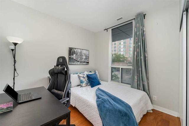 th122 - 38 Lee Centre Dr, Townhouse with 2 bedrooms, 2 bathrooms and 1 parking in Toronto ON | Image 4