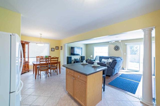 12 Jennifer Cres, House detached with 3 bedrooms, 3 bathrooms and 3 parking in St. Catharines ON | Image 2