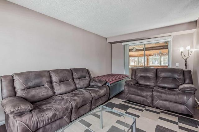 40 Falconridge Close Ne, Home with 3 bedrooms, 1 bathrooms and 2 parking in Calgary AB | Image 5