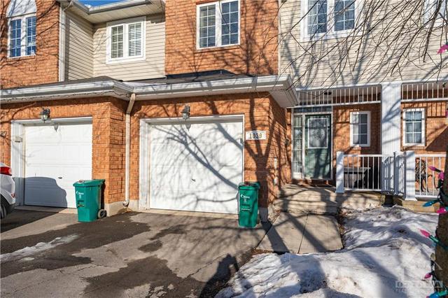 1039 Markwick Crescent, Townhouse with 3 bedrooms, 3 bathrooms and 3 parking in Ottawa ON | Image 1