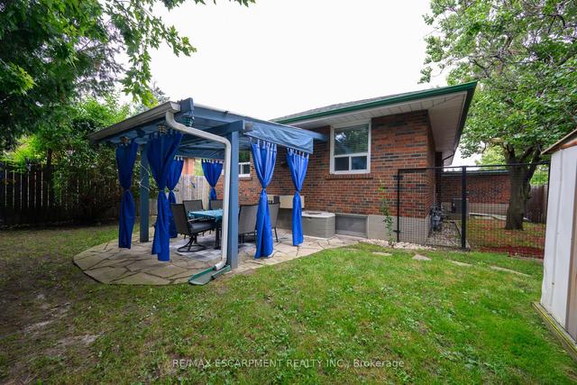 79 Chandler Dr, House detached with 3 bedrooms, 2 bathrooms and 3 parking in Toronto ON | Image 30